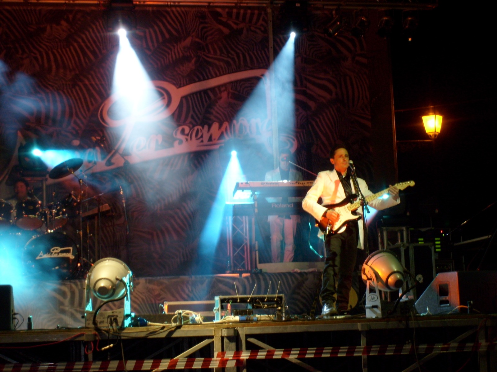 Scenografia zebrata – Amici Per Sempre live Viterbo